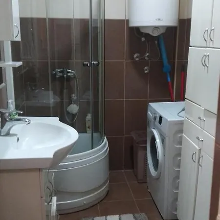 Relax 2 Besplatan Parking